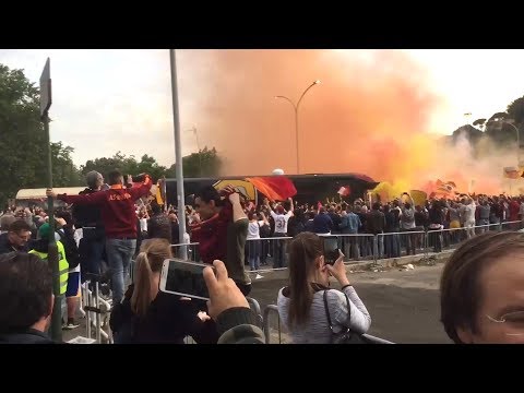 Roma & Liverpool Fans Arrive At The Stadio Olimpico